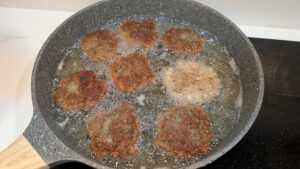 Polpette fritte preparazione 3