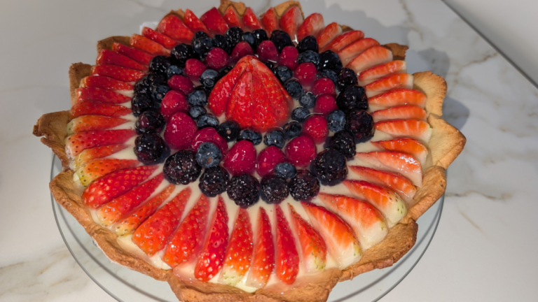 Torta di frutta fresca e crema pasticciera